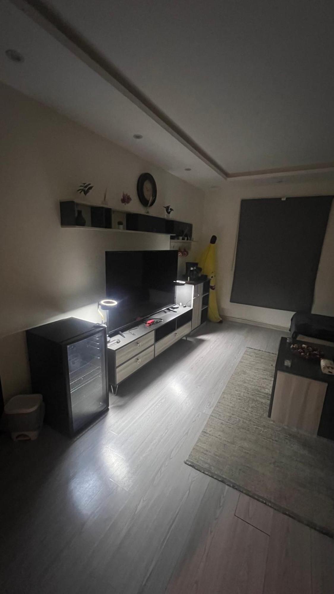 Apartment بصالة وغرفة نوم ودخول ذاتي *